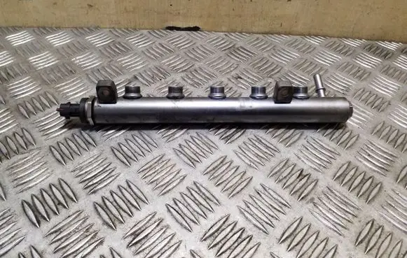 Renault Trafic III (X82) Fuel main line pipe H8201323501 175214823R H8200897892