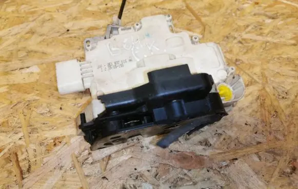 Audi A4 S4 B7 8E 8H Front door lock 8E1837015AA