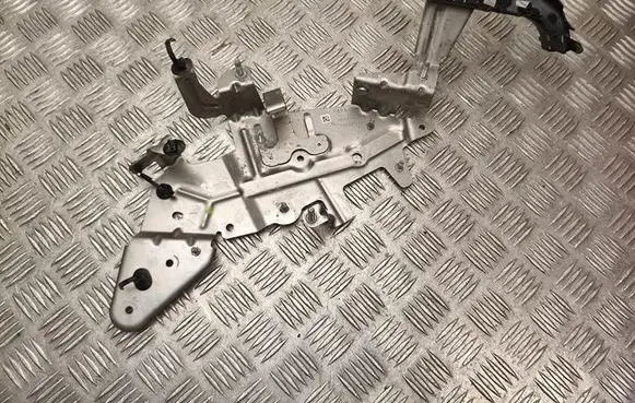 BMW 5 G60 G61 Engine mounting bracket 9873909