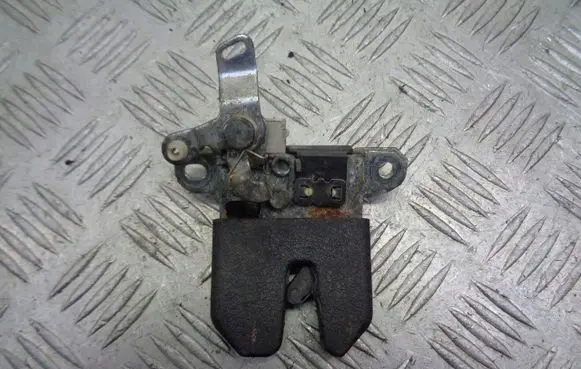 Volkswagen PASSAT B5.5 Tailgate exterior lock 