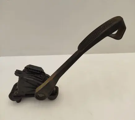 Volvo V70 Accelerator throttle pedal 30636004