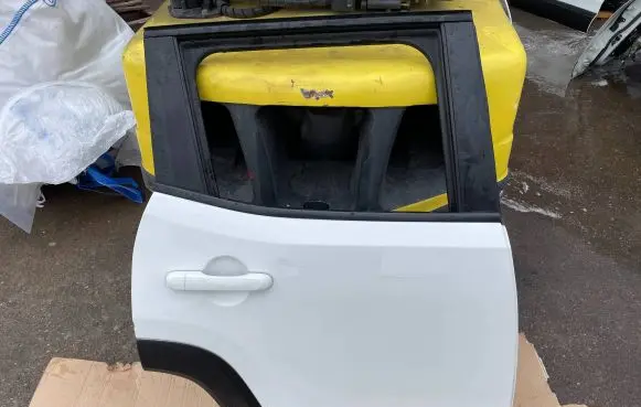 Jeep Renegade Rear door