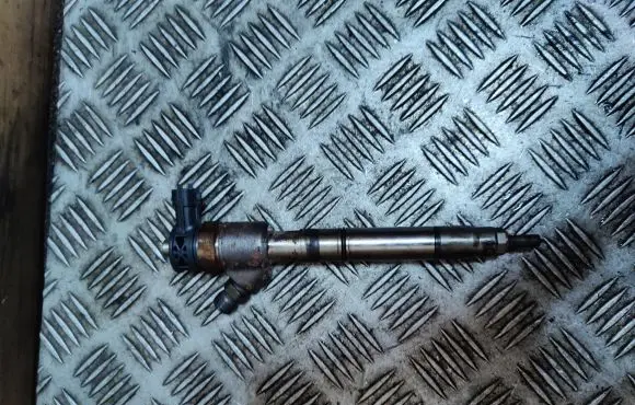 Hyundai i40 Fuel injector 338002A610