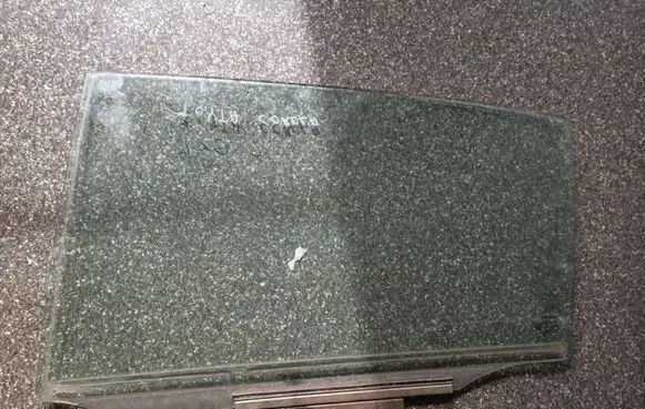 Rear door window glass
