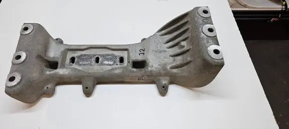 Jeep Grand Cherokee WL Gearbox mounting bracket P68428575AA 68428575AA