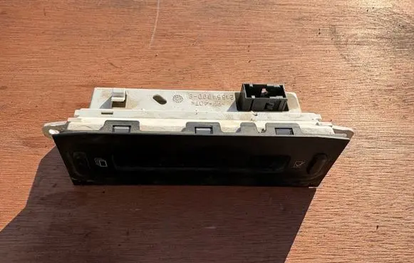 Peugeot Partner Screen/display/small screen 9642824677 NS18423980 216694678