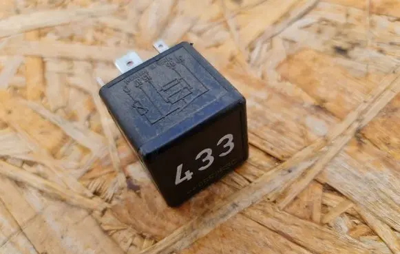 Volkswagen PASSAT B6 Other relay 3D0951253A V23134B59X418