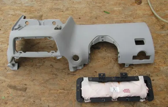 Mercedes-Benz ML W166 Dashboard lower bottom trim panel a1668600102 A1666801687 1666801687