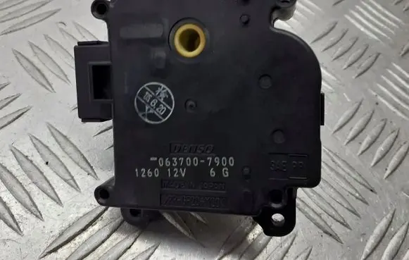 Toyota Yaris A/C air flow flap actuator/motor 063700-7900