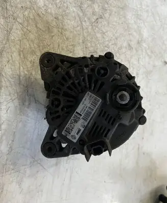 Opel Vivaro Generator/alternator 231008633R