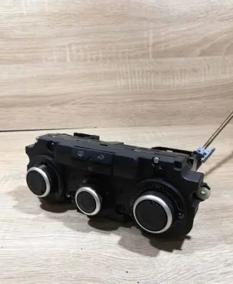 Volkswagen PASSAT B6 Climate control unit