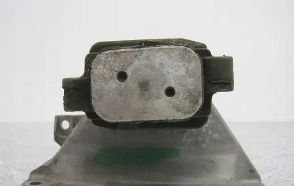 BMW 2 Active Tourer U06 Gearbox mounting bracket 6781229