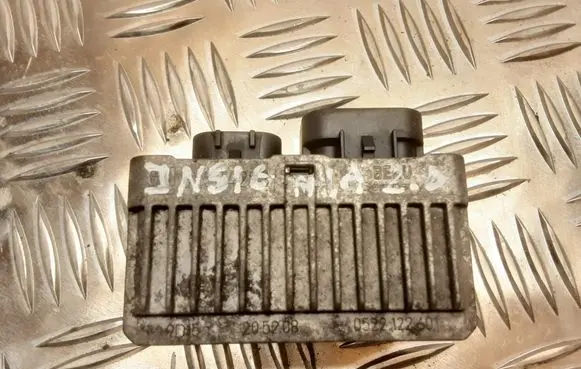 Opel Insignia A Glow plug pre-heat relay 55574293 0522122601