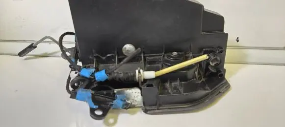 BMW X3 F25 Front door lock 7318411