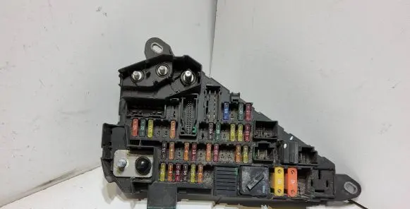 BMW 5 E60 E61 Fuse module 6906588 518811054 690658807
