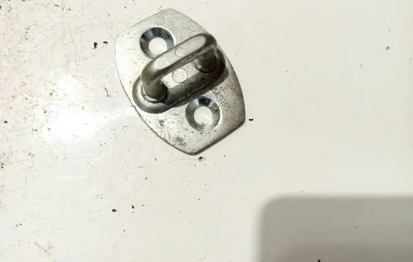 Toyota Avensis T250 Front door lock loop/hook striker 
