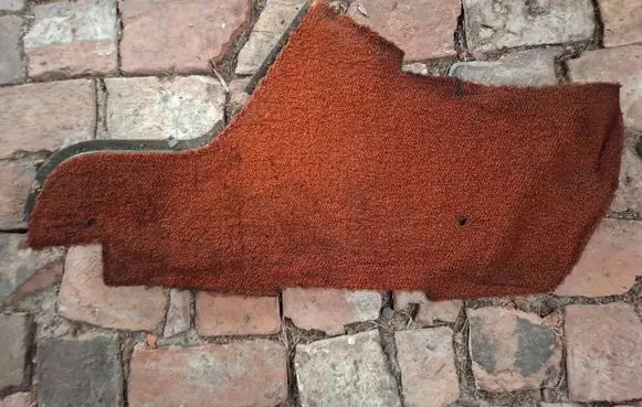 Mercedes-Benz W123 Front floor mat 