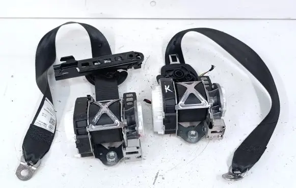 Volkswagen Jetta VI Front seatbelt 5C6857705B 5C6857706B