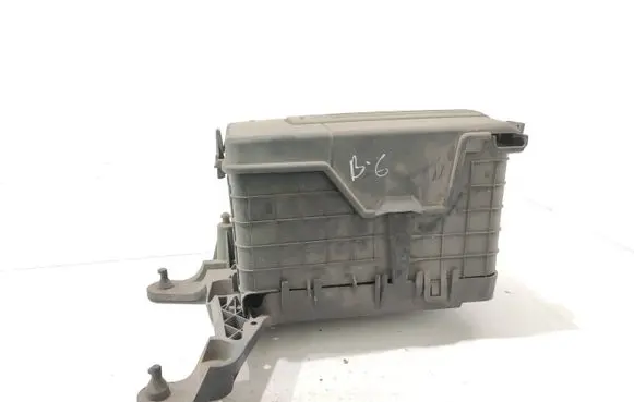 Volkswagen PASSAT B6 Battery box tray 1K0915333C