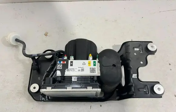 BMW X7 G07 Air suspension compressor/pump 5A70699 5A57843