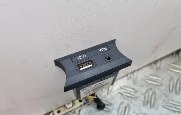 USB socket connector