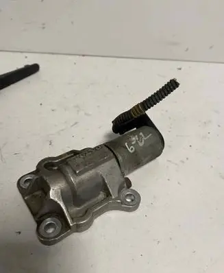 Volvo V70 Camshaft vanos timing valve 8670421 040929