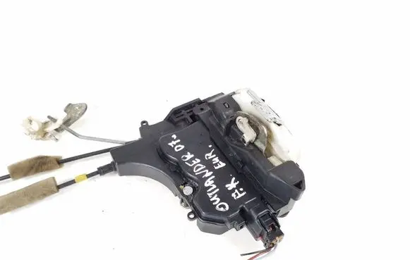 Mitsubishi Outlander Front door lock 5715A059