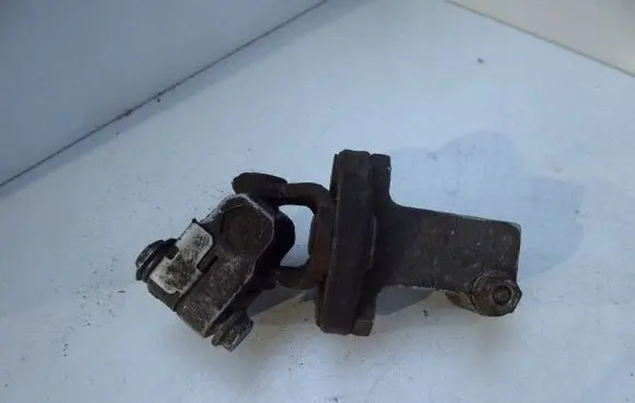 Mercedes-Benz E W210 Steering wheel axle A2104600210