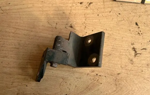 Peugeot 406 Front door lower hinge 