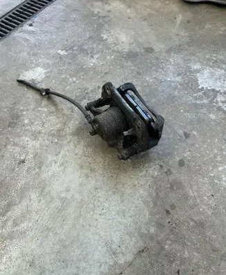 Honda HR-V Front brake caliper