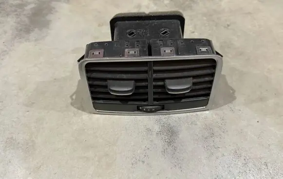 Audi A6 S6 C6 4F Rear air vent grill 4F0819203C