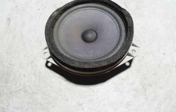 Subaru Legacy Front door speaker EAS16P638AR3