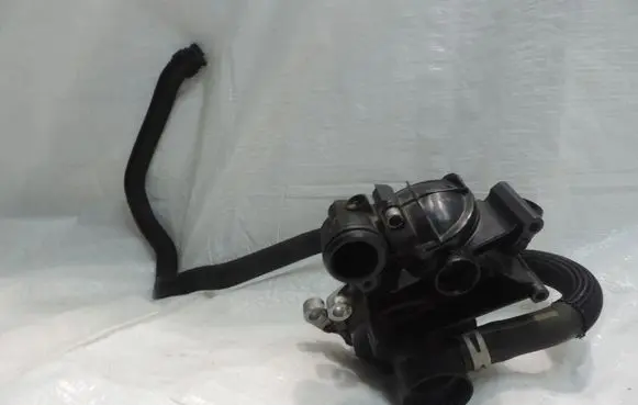 Ford Focus Water pump 9825002180