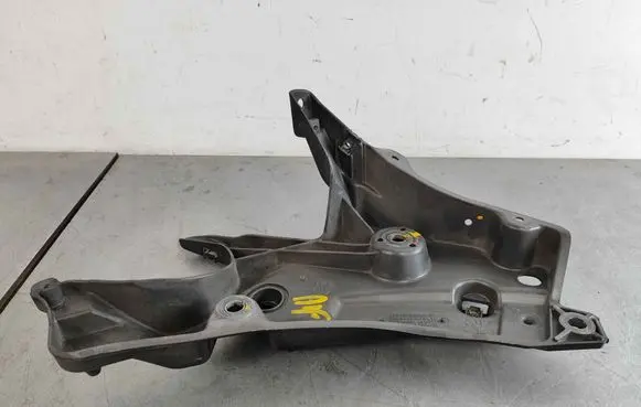Volvo S90, V90 Fender mounting bracket 31378984