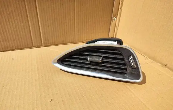 Chrysler Pacifica Dashboard side air vent grill/cover trim 6EC041X9AA 3354264 051816