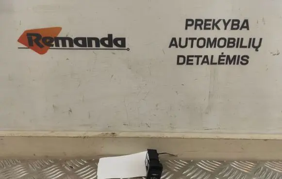 Toyota RAV 4 (XA40) USB socket connector 8619042040