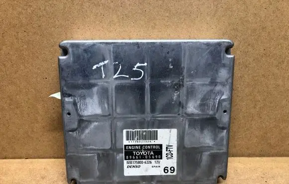 Toyota Avensis T250 Engine control unit/module 8966105690