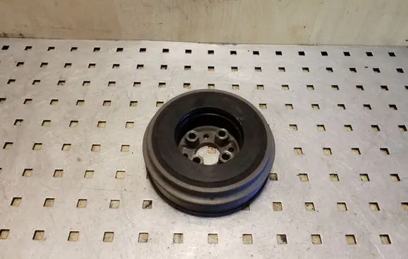 Volkswagen Golf IV Crankshaft pulley 038105243