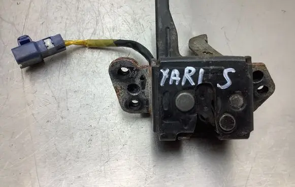 Toyota Yaris Loading door lock 