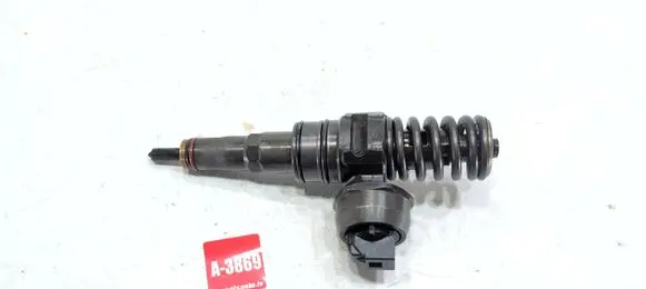 Volkswagen PASSAT B6 Fuel injector 038130073BQ