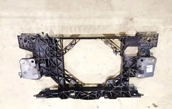 Renault Megane III Radiator support slam panel