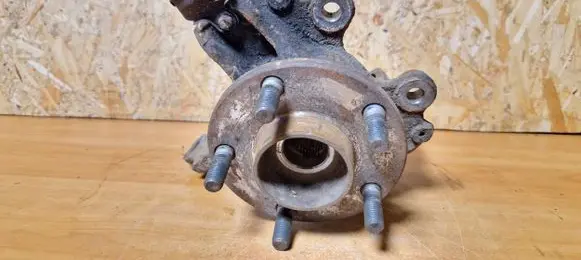 Ford Focus C-MAX Front wheel hub spindle knuckle 3m513k171
