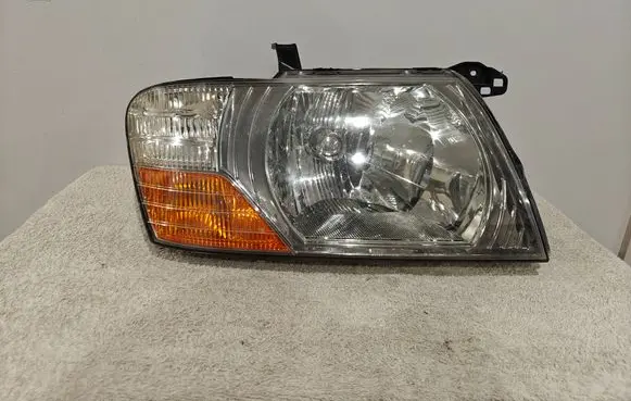 Mitsubishi Pajero Headlight/headlamp