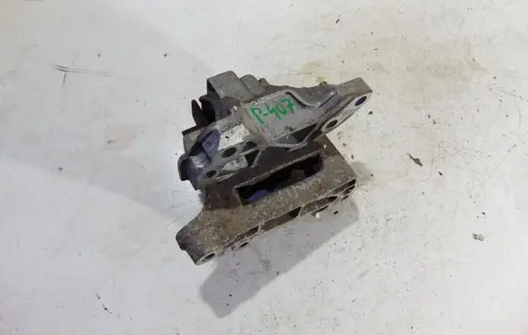 Peugeot 407 Engine mount bracket