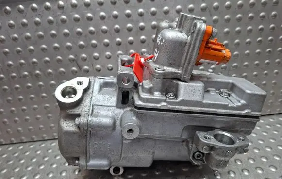 Renault Kangoo III Air conditioning (A/C) compressor (pump) S26338114 926000134R