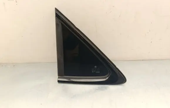 Skoda Enyaq iV Rear side window E000233