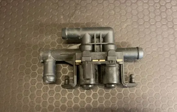 BMW 5 F10 F11 Coolant heater control valve 9119164 1147412200 10113