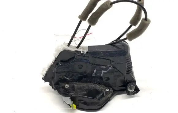 Toyota Yaris Cross Front door lock M7311460M6