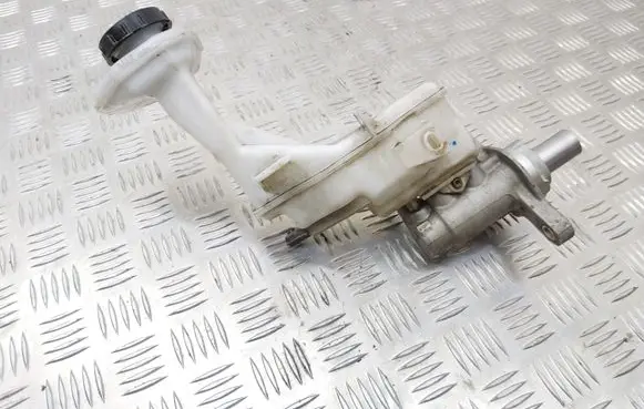 Nissan Qashqai Master brake cylinder