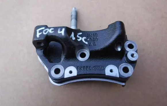 Engine mounting bracket